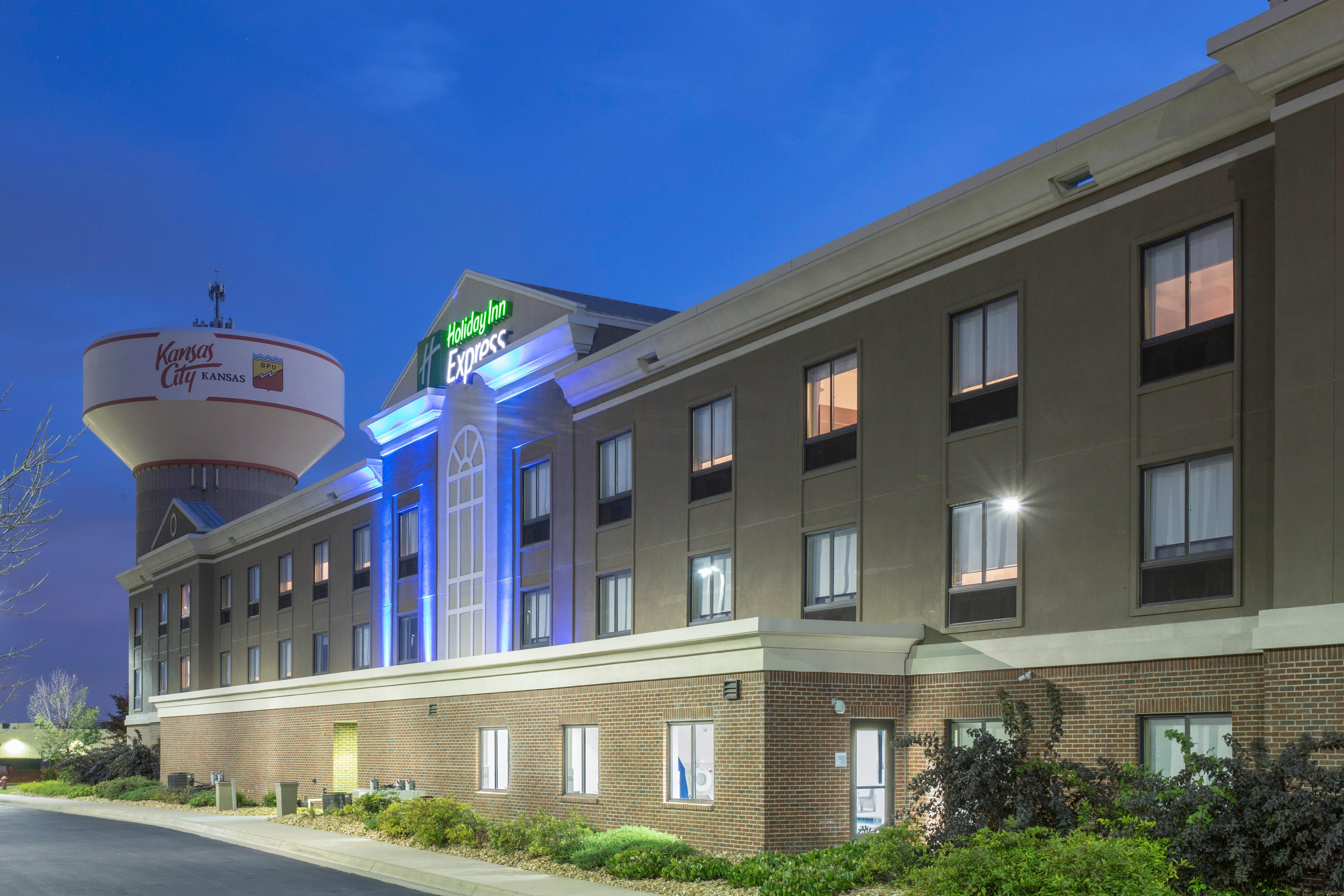 Holiday Inn Express Kansas City - At The Legends!, An Ihg Hotel Ngoại thất bức ảnh