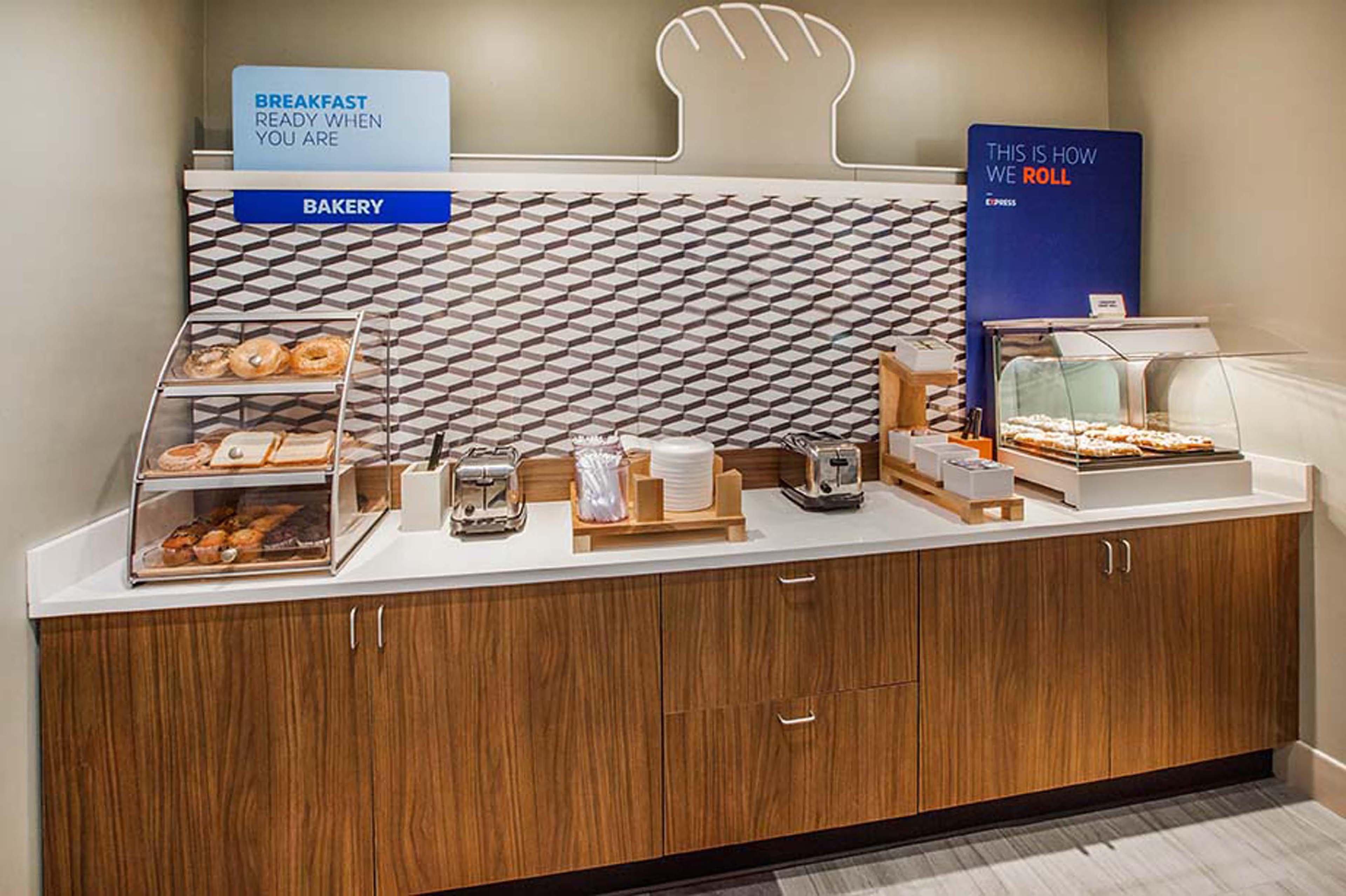 Holiday Inn Express Kansas City - At The Legends! By Ihg Bonner Springs Ngoại thất bức ảnh
