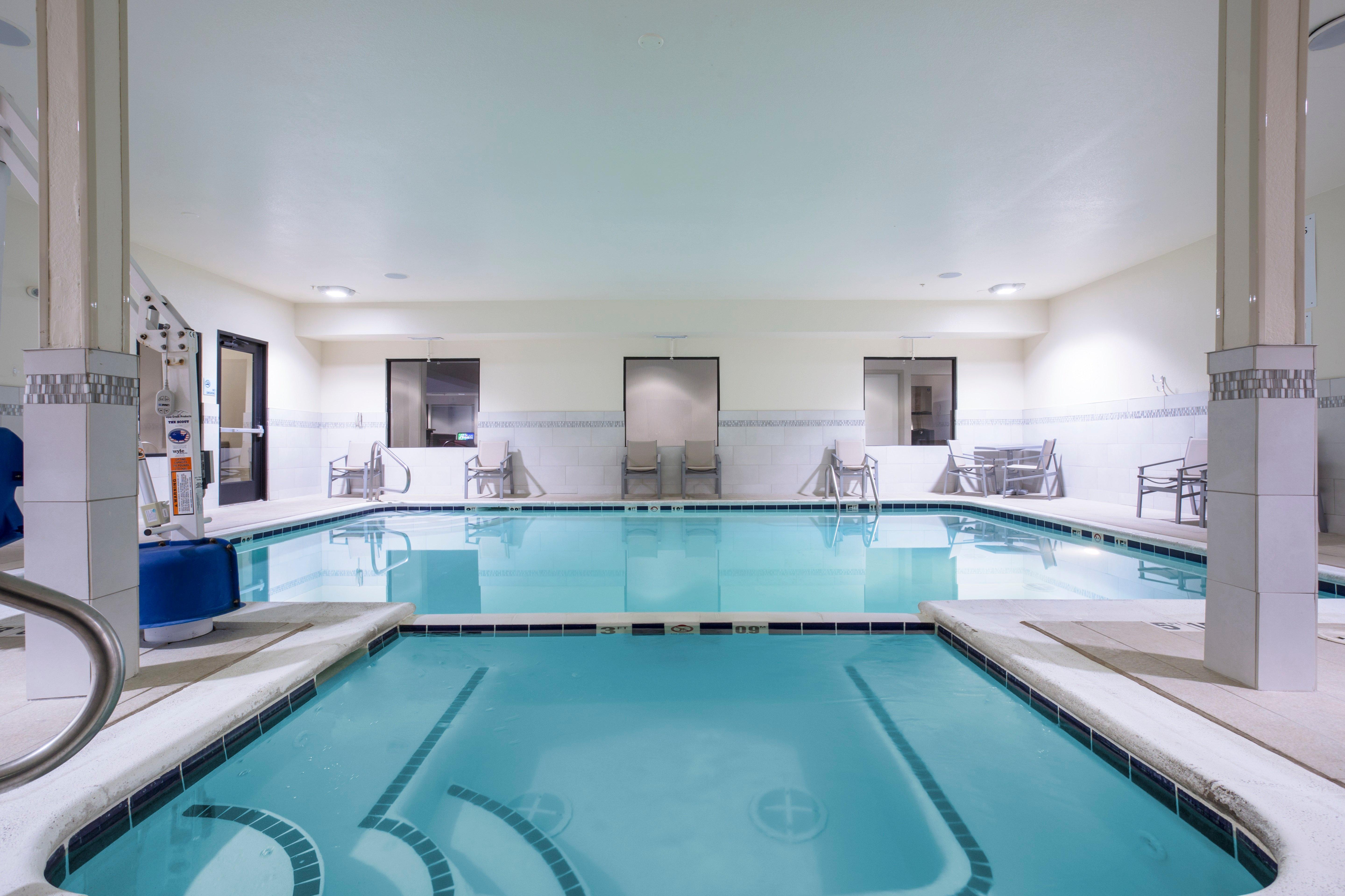 Holiday Inn Express Kansas City - At The Legends! By Ihg Bonner Springs Ngoại thất bức ảnh