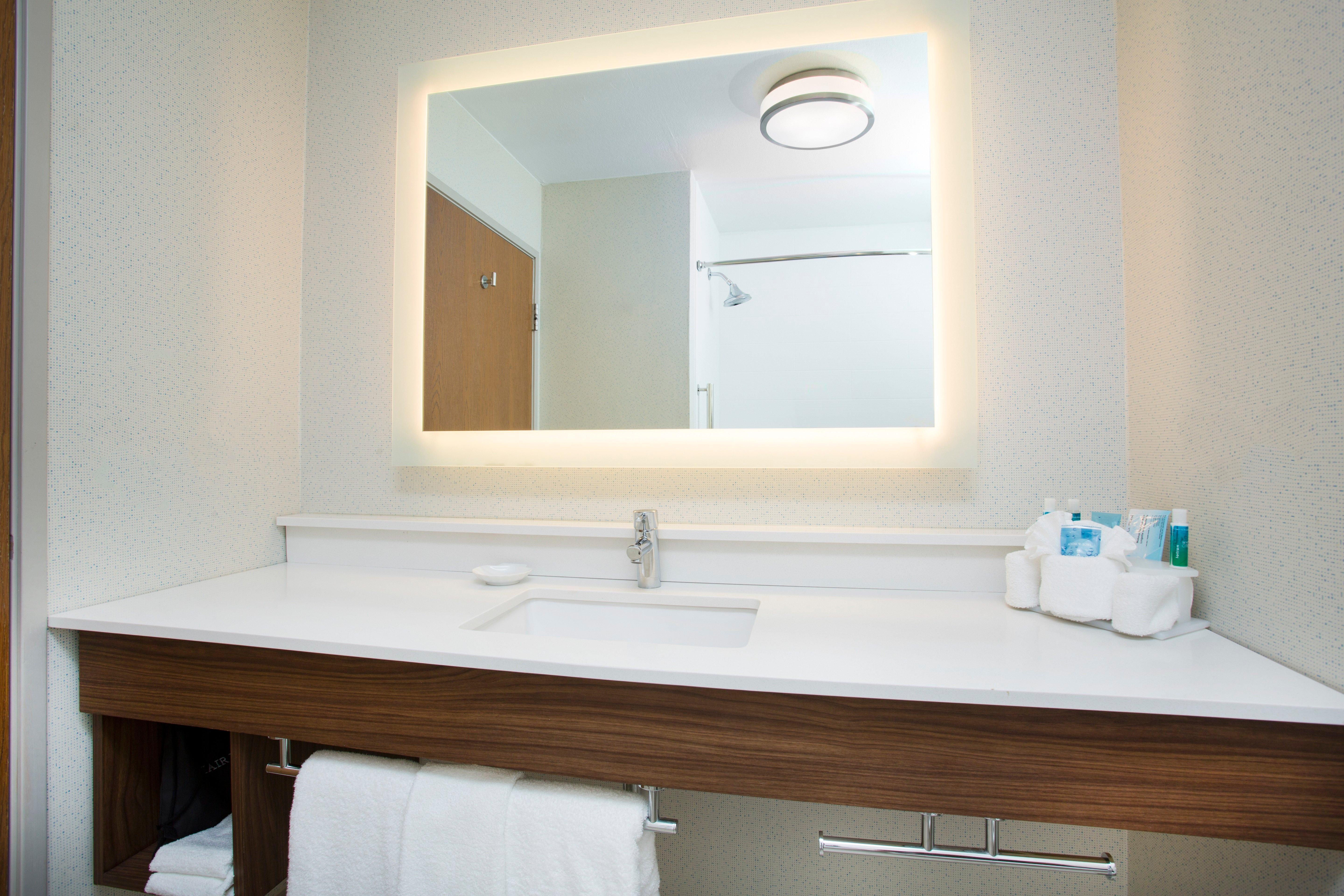 Holiday Inn Express Kansas City - At The Legends! By Ihg Bonner Springs Ngoại thất bức ảnh