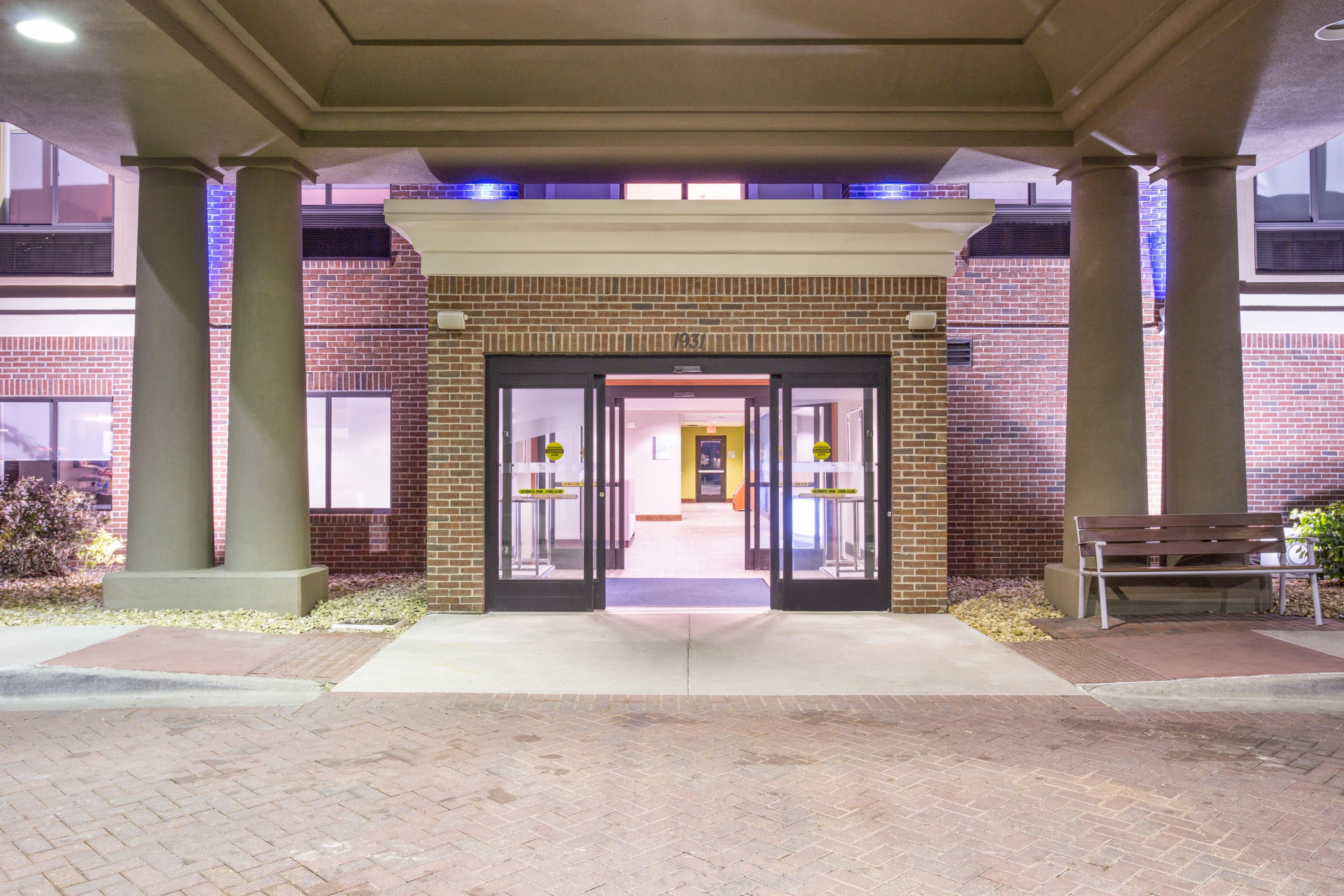 Holiday Inn Express Kansas City - At The Legends! By Ihg Bonner Springs Ngoại thất bức ảnh